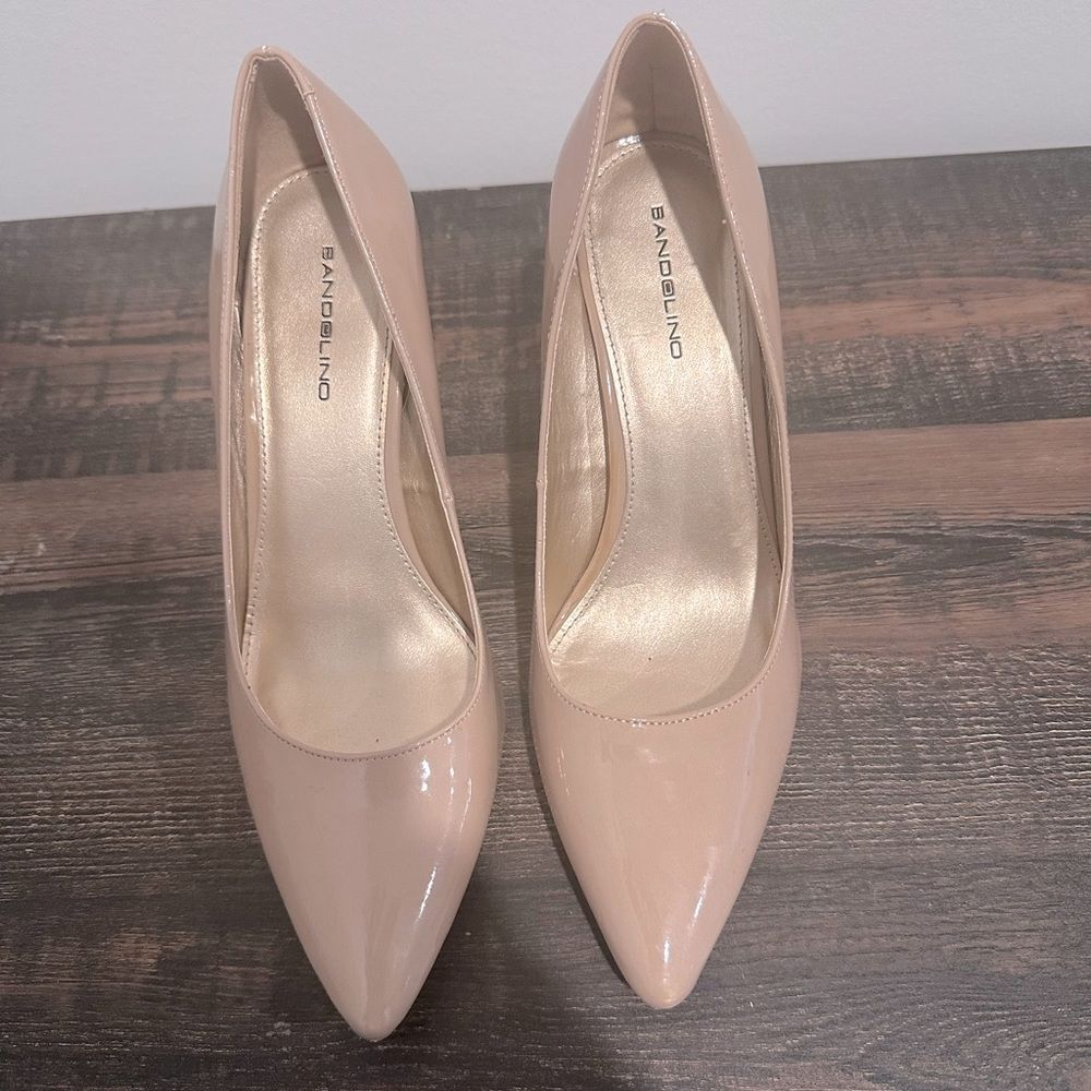 Bandolino Nude Faux Patent Leather Pointed Toe Pumps Size 9
